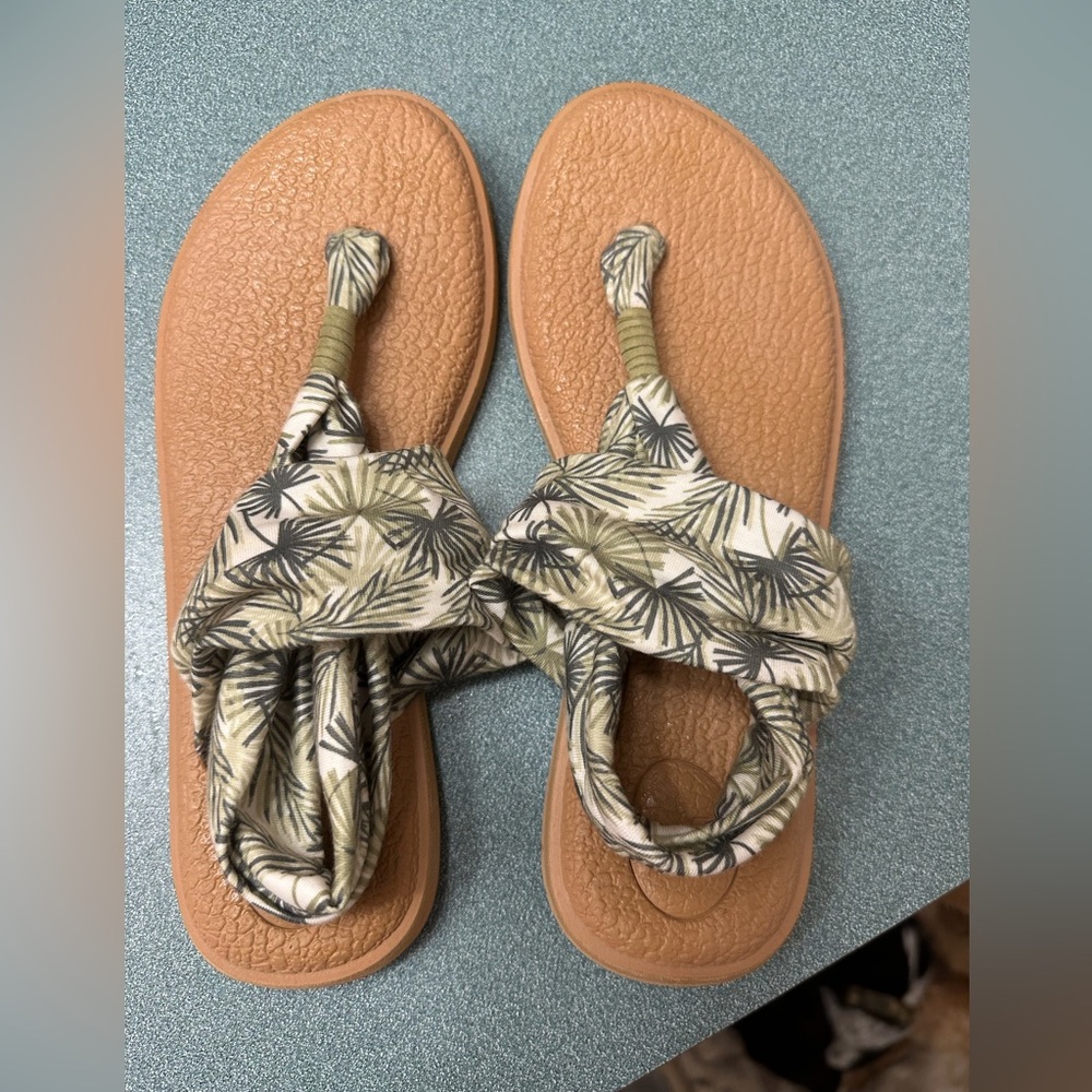 Tropical Leaf Print Sandals
